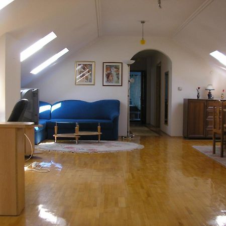Apartamento Suncano Potkrovje U Centru Skopie Exterior foto