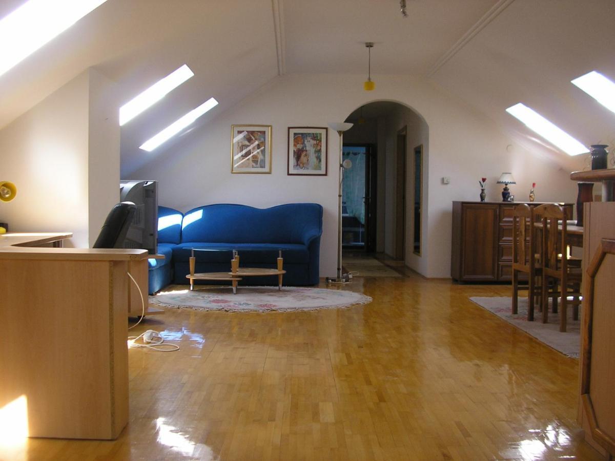 Apartamento Suncano Potkrovje U Centru Skopie Exterior foto
