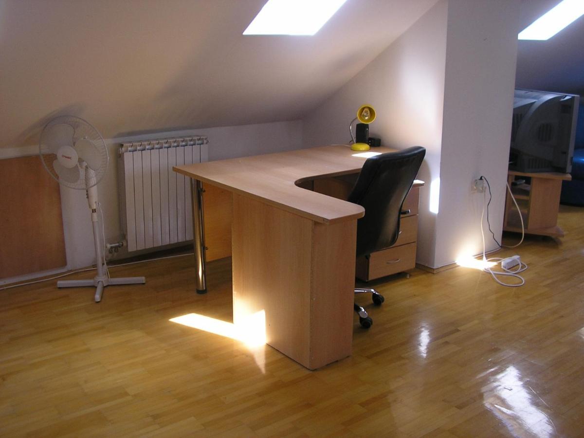 Apartamento Suncano Potkrovje U Centru Skopie Exterior foto