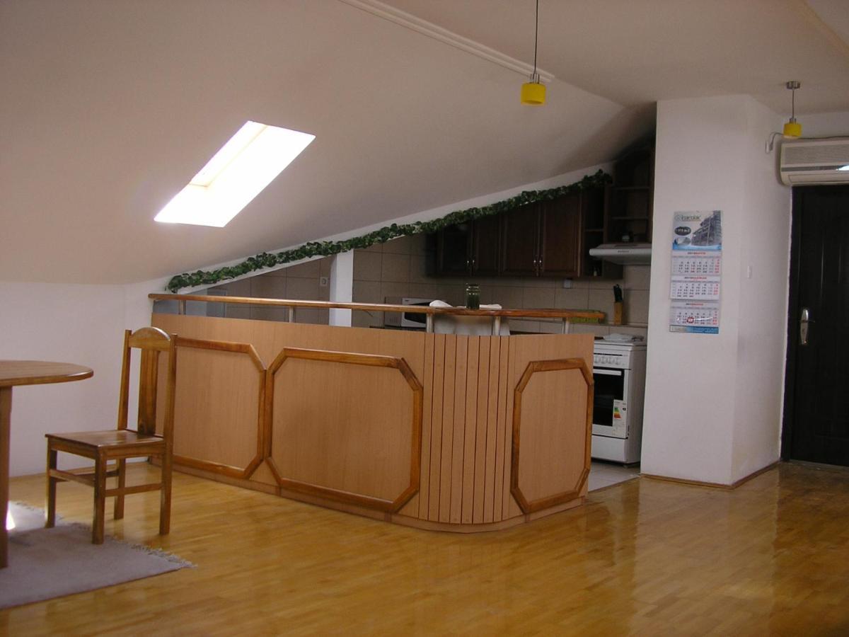 Apartamento Suncano Potkrovje U Centru Skopie Exterior foto